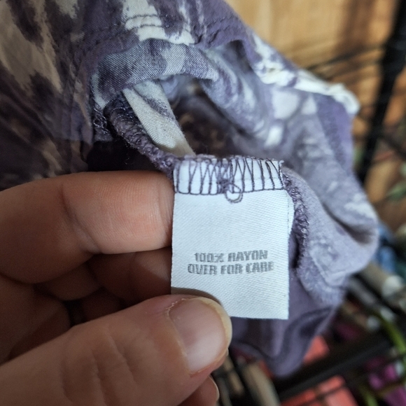 Relatively SIZE SMALL PURPLE AND WHITE TANK TOP - Picture 4 of 5